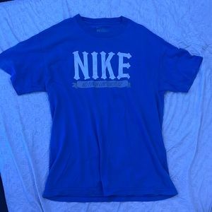 Large old school Nike tee